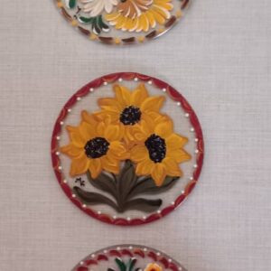 #2675 3 Duitse handgetekende blomme op glas sirkels