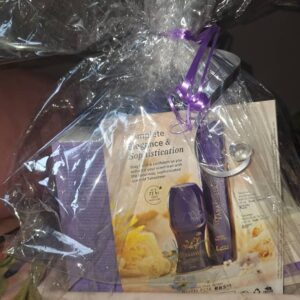 #8038 Justine Hamper