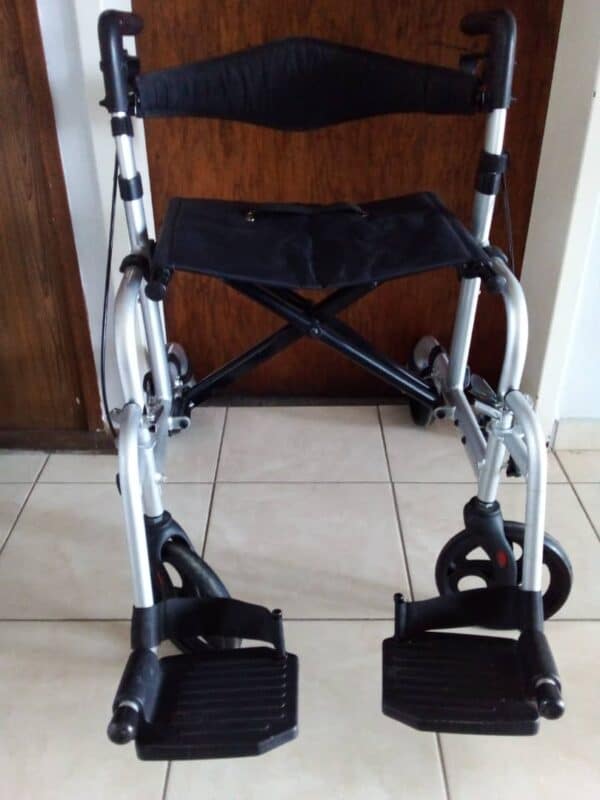 #8921 Liggewig Rolstoel Waarde N$3000