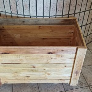 #0670 Hout krat met wiellietjies vir braai hout