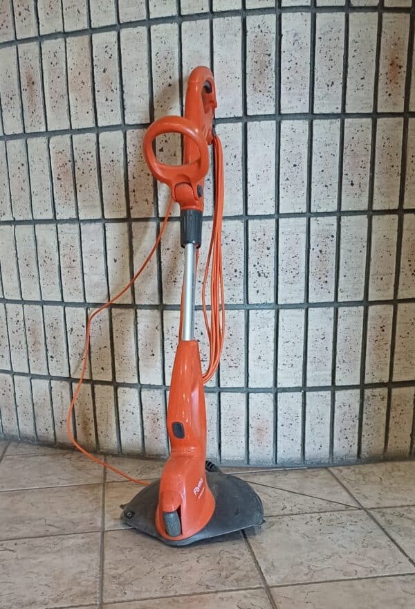 #0663 Flymo Electrolux trim 700 weed eater - Image 2