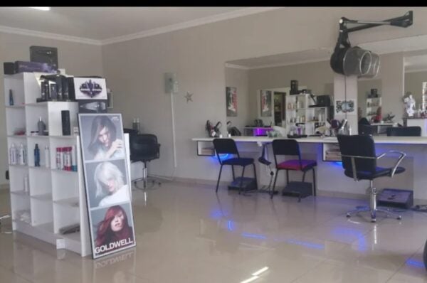 #2331 Lienkie Hair Salon