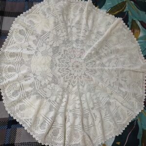 #2915 Gehekelde ronde tafeldoek