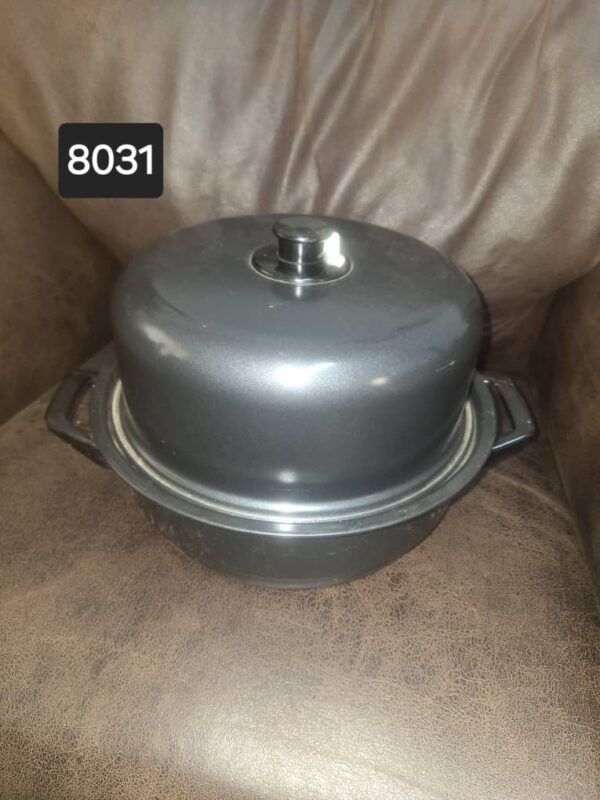 #8031 Hoender pot N$ 250