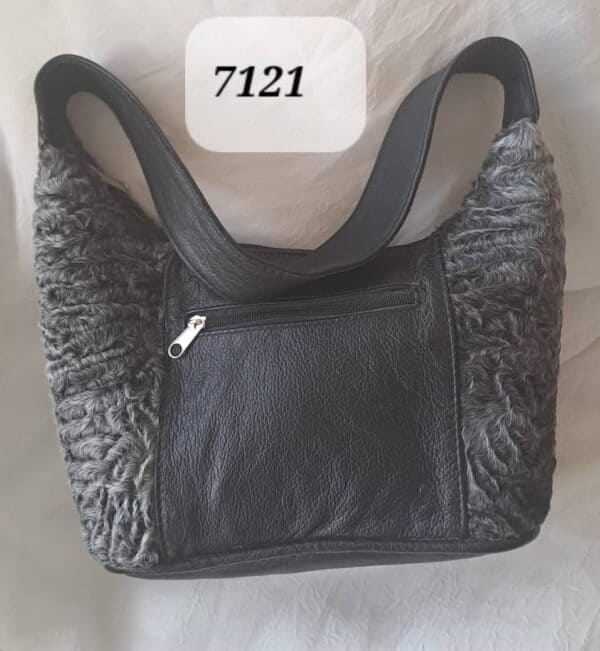 #7121  Karakoel Handsak