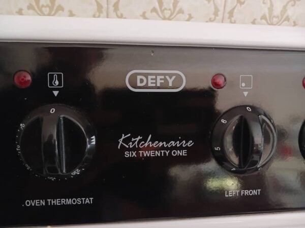 #3532 Elektriese stoof tweedehands - Defy Kitchenaire 621 - Image 3