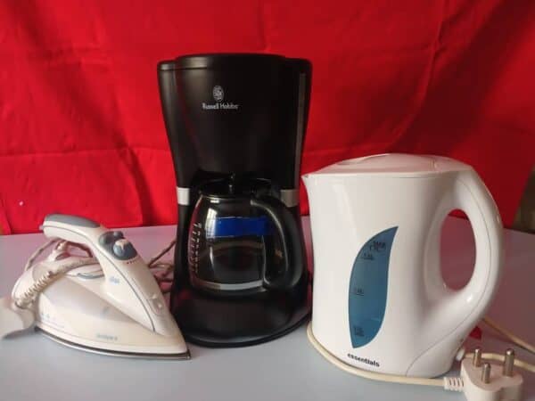 #3533 Ketel , strykyster en koffiemasjien - tweedehands