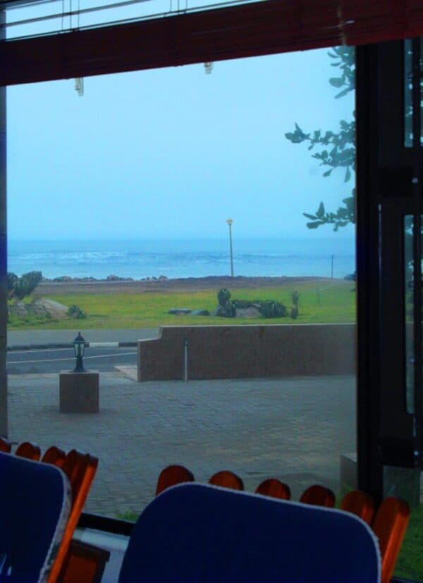 #8668 2 nagte vir 4 persone akkomodasie by Marleen Park Swakopmund met see uitsig. - Image 2
