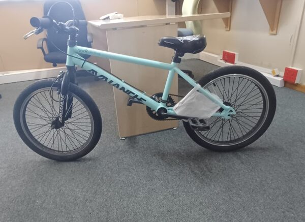 #0912 – Avalanche Bicycle Dv8 Small Frame – Secondhand – Waarde N$1500