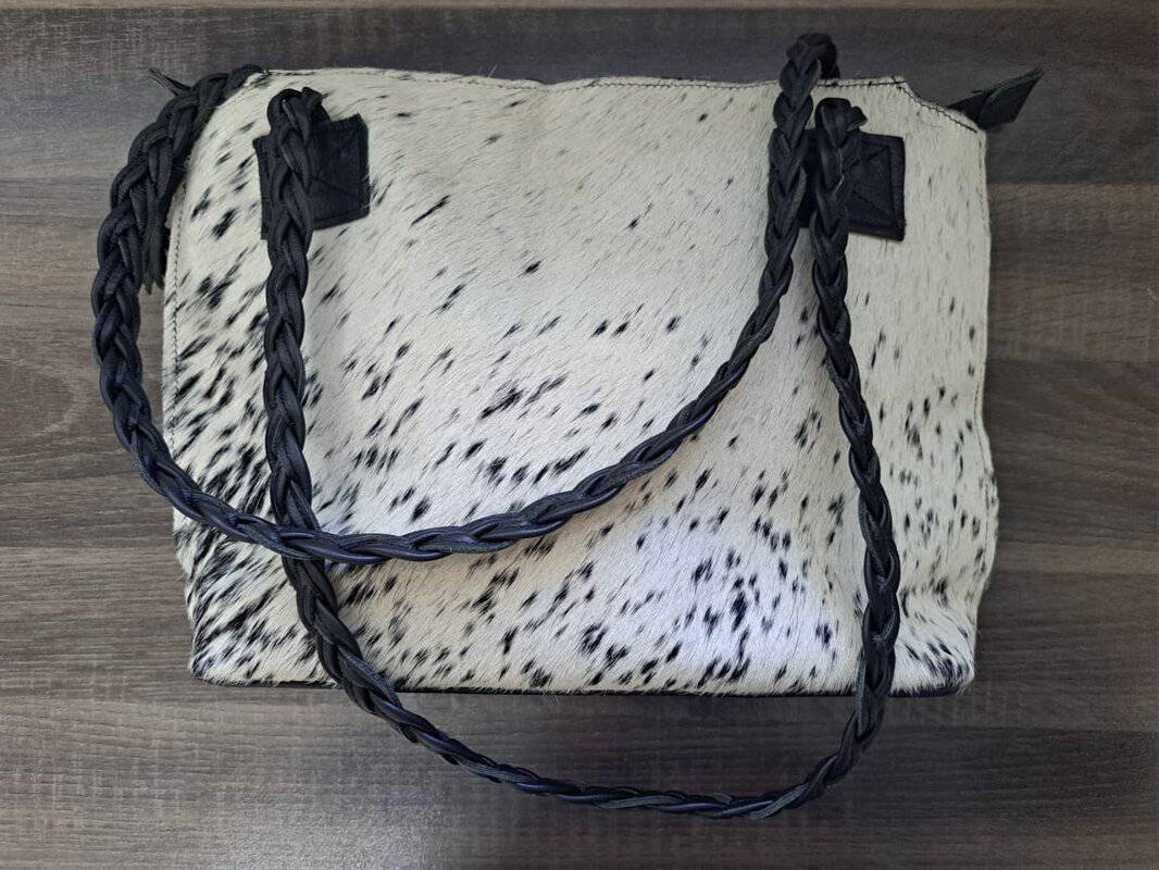 #5908 Ngunivel-handsak Waarde:N$800