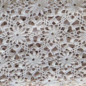 #5948 Handgehekelde Tafeldoek (1.5mx1m) Waarde:N$700