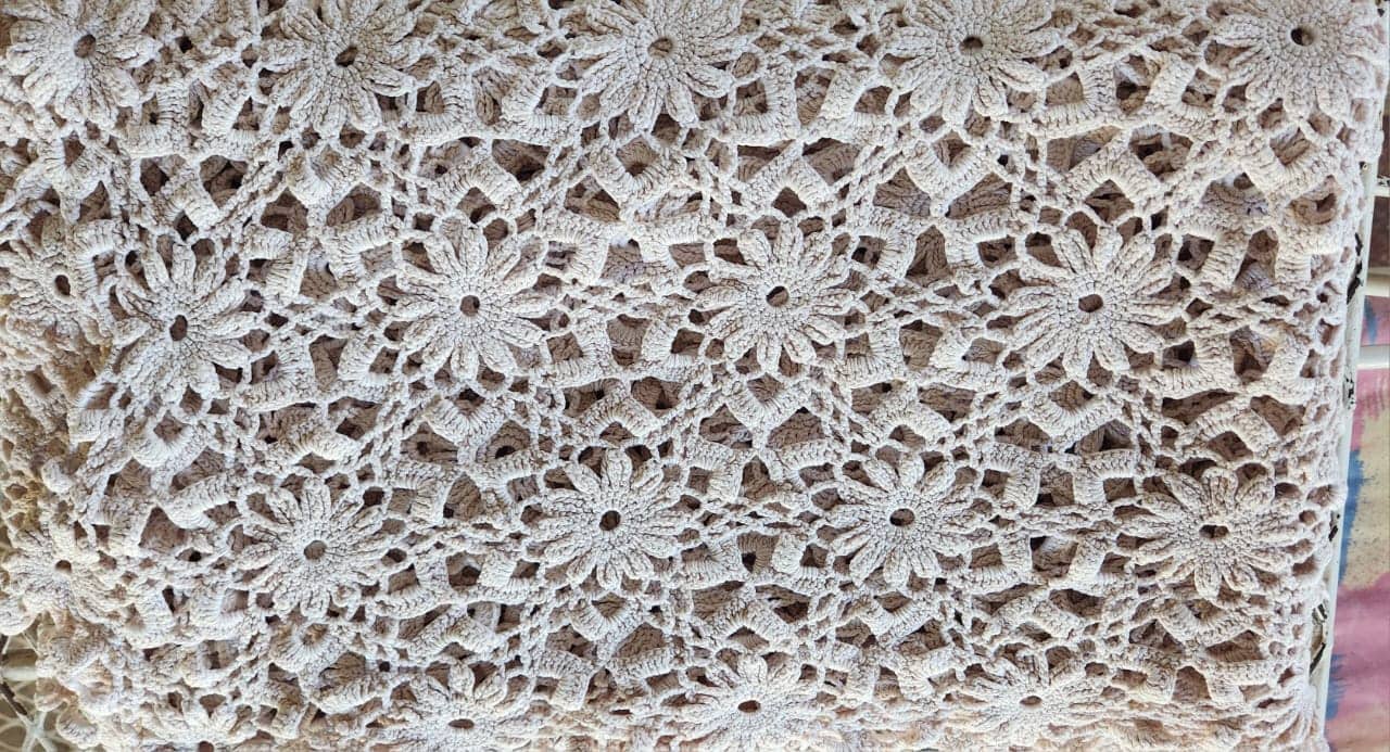 #5948 Handgehekelde Tafeldoek (1.5mx1m) Waarde:N$700