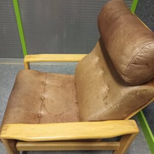 #0233 Egte leer hout stoel