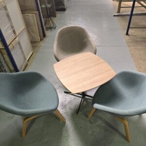 #0241 3 x stoele + 1 x koffie tafel- Waarde N$15,000