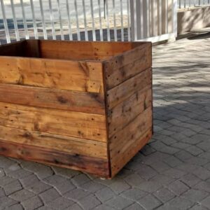 #0355 Braai houtkas: Waarde N$3500